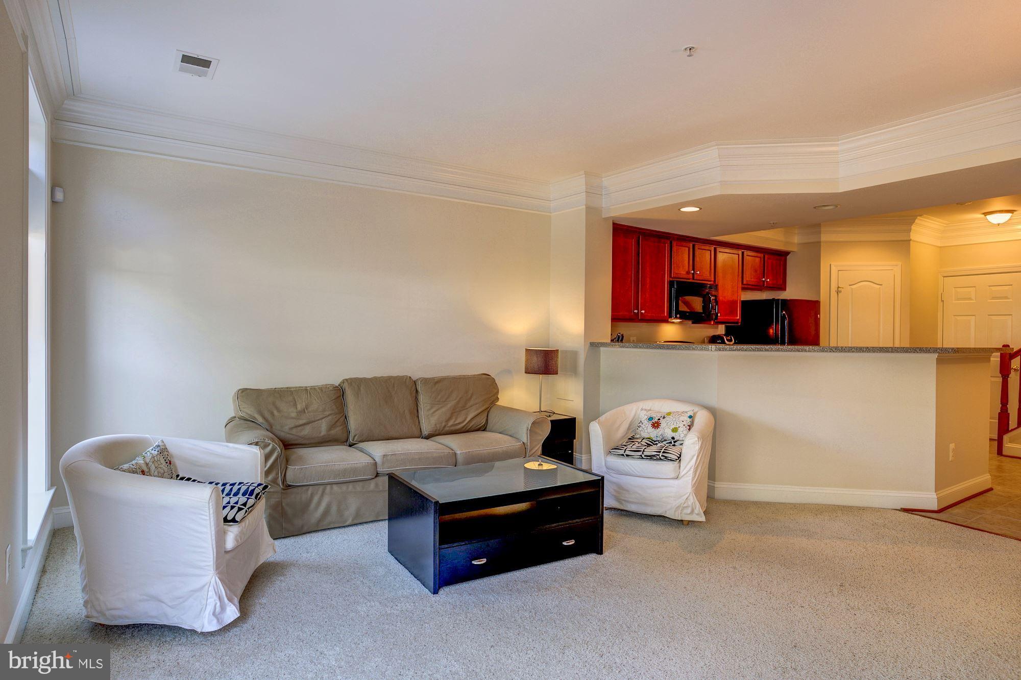 HAMPTON SQUARE CONDOMINIUMS - Residential