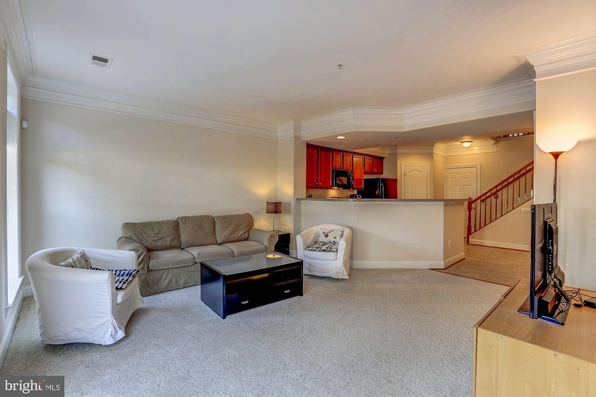 HAMPTON SQUARE CONDOMINIUMS - Residential