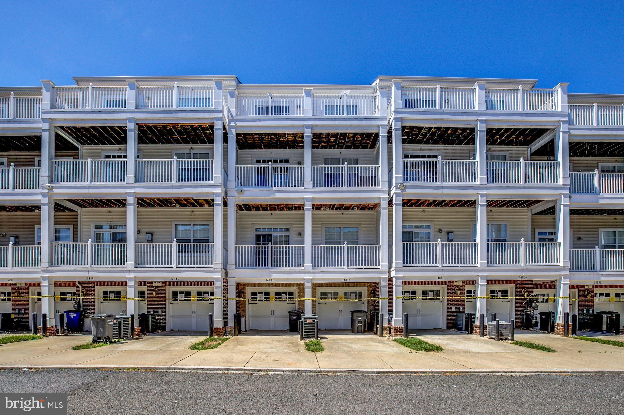 HAMPTON SQUARE CONDOMINIUMS - Residential