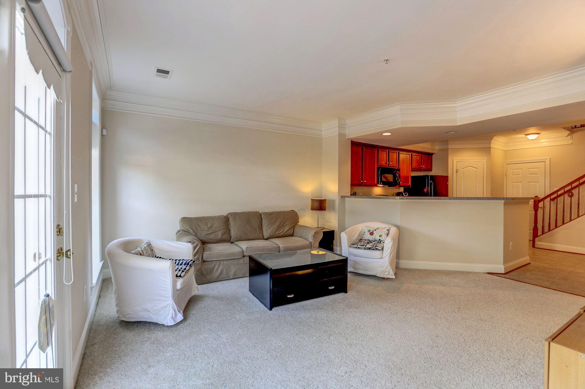 HAMPTON SQUARE CONDOMINIUMS - Residential