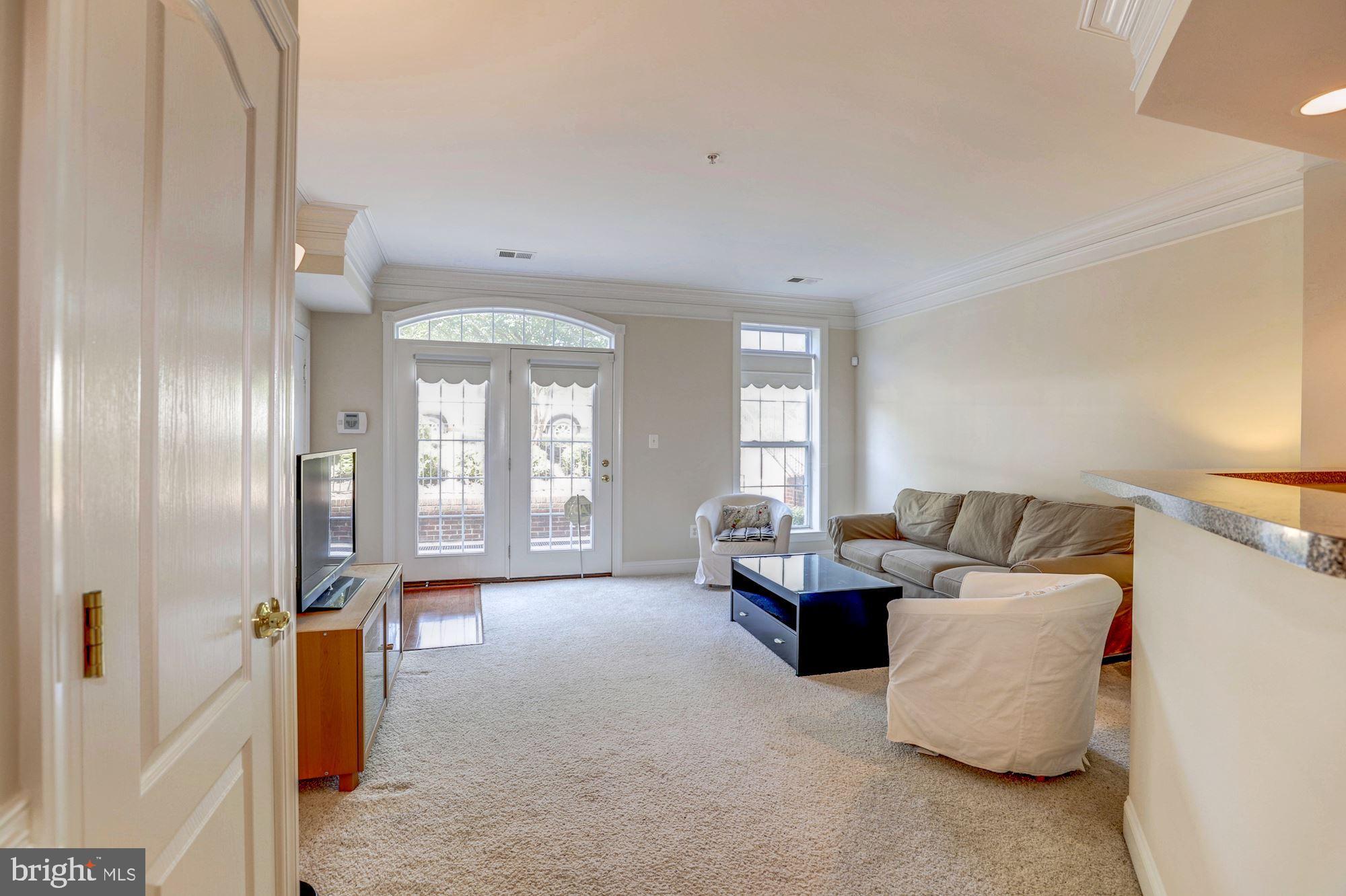 HAMPTON SQUARE CONDOMINIUMS - Residential