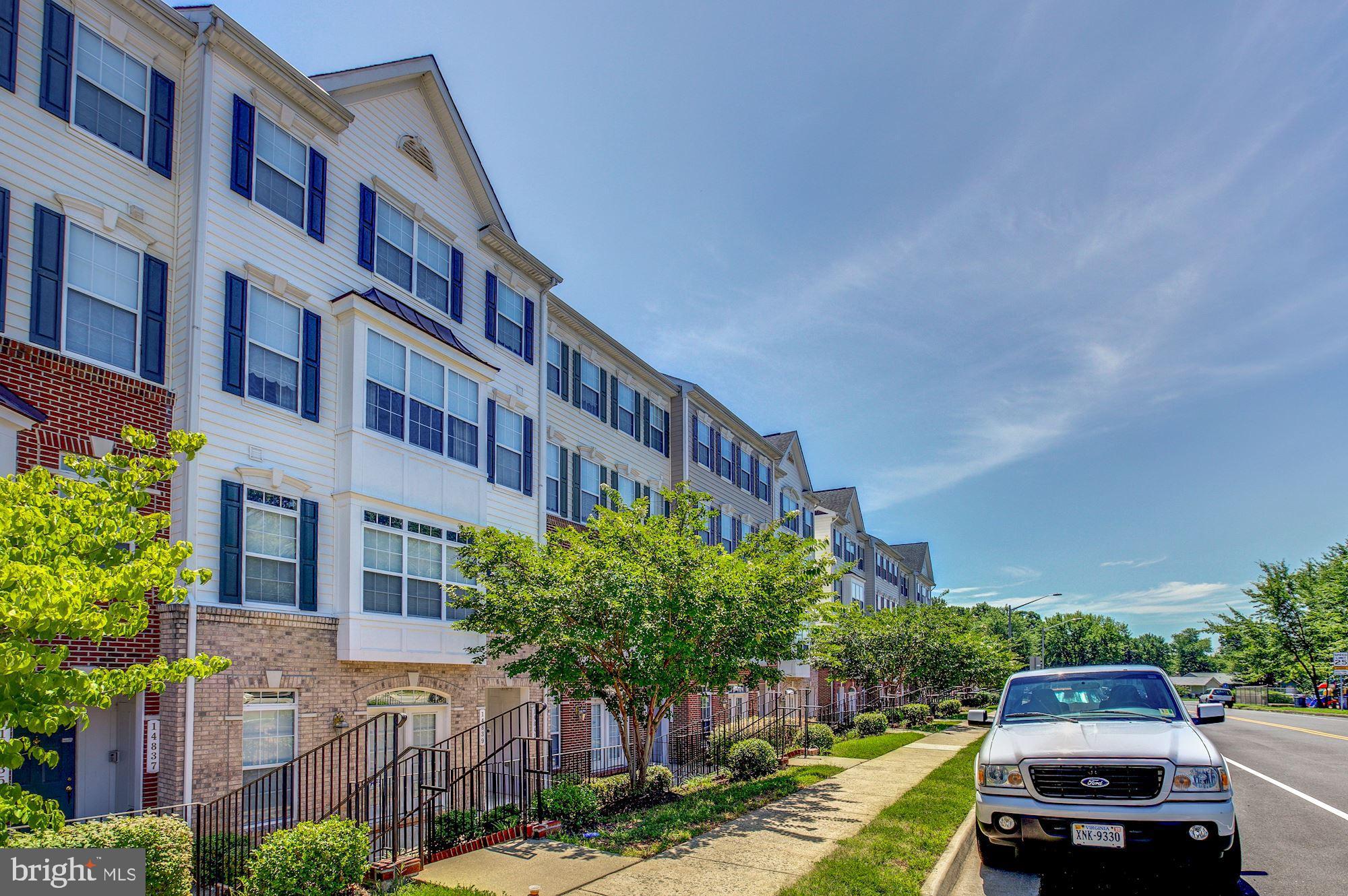 HAMPTON SQUARE CONDOMINIUMS - Residential