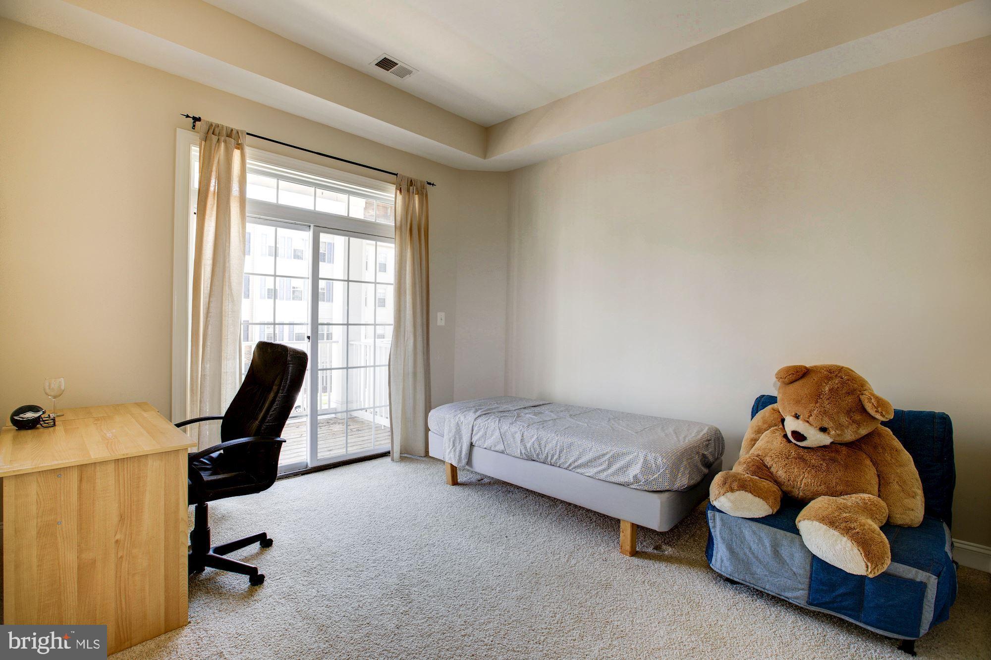 HAMPTON SQUARE CONDOMINIUMS - Residential