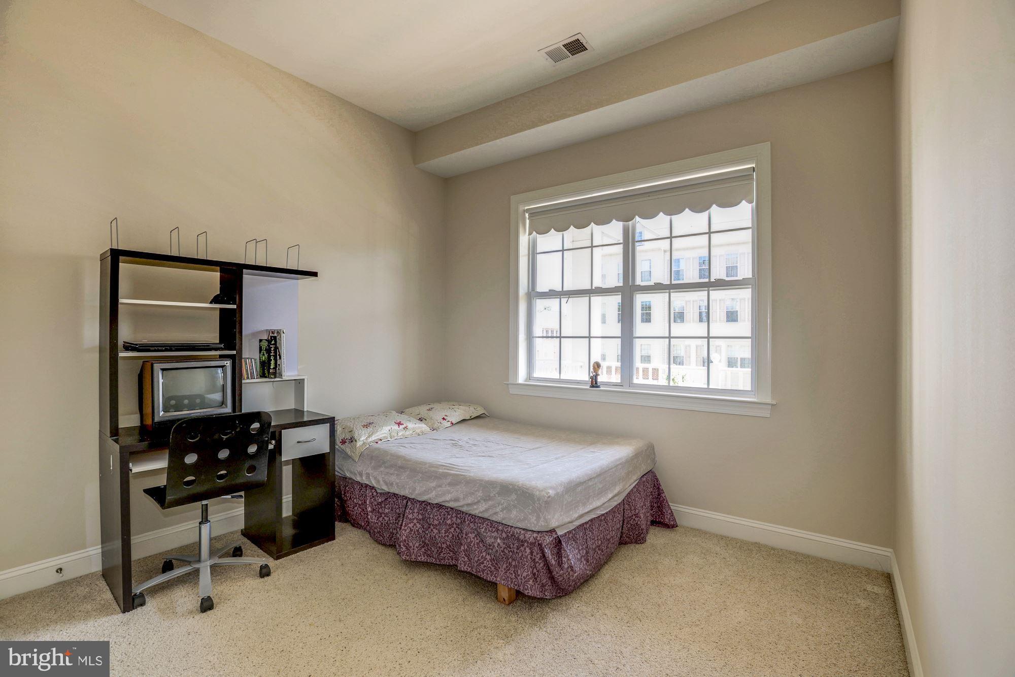 HAMPTON SQUARE CONDOMINIUMS - Residential