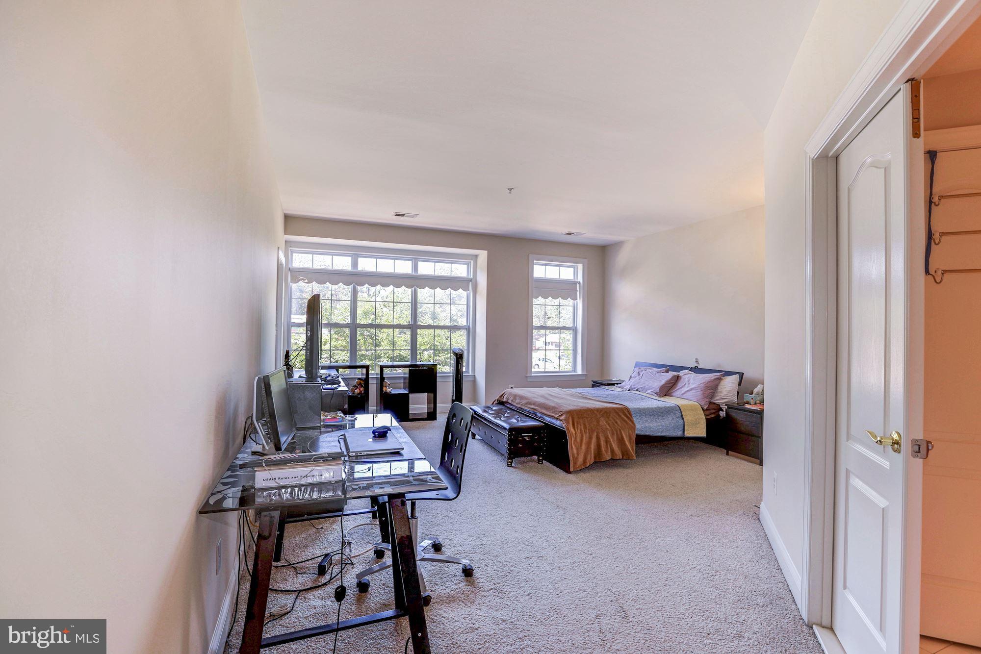 HAMPTON SQUARE CONDOMINIUMS - Residential