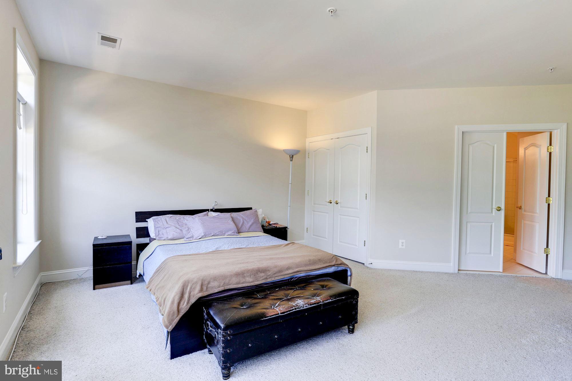 HAMPTON SQUARE CONDOMINIUMS - Residential