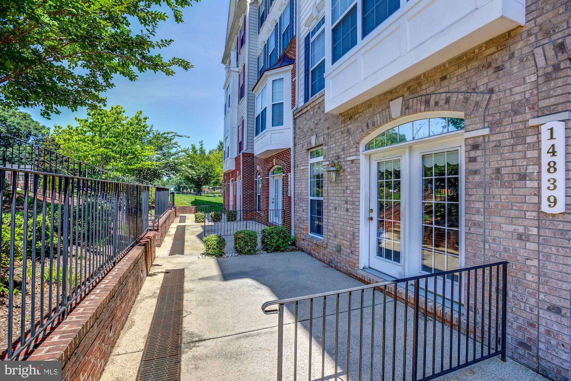 HAMPTON SQUARE CONDOMINIUMS - Residential