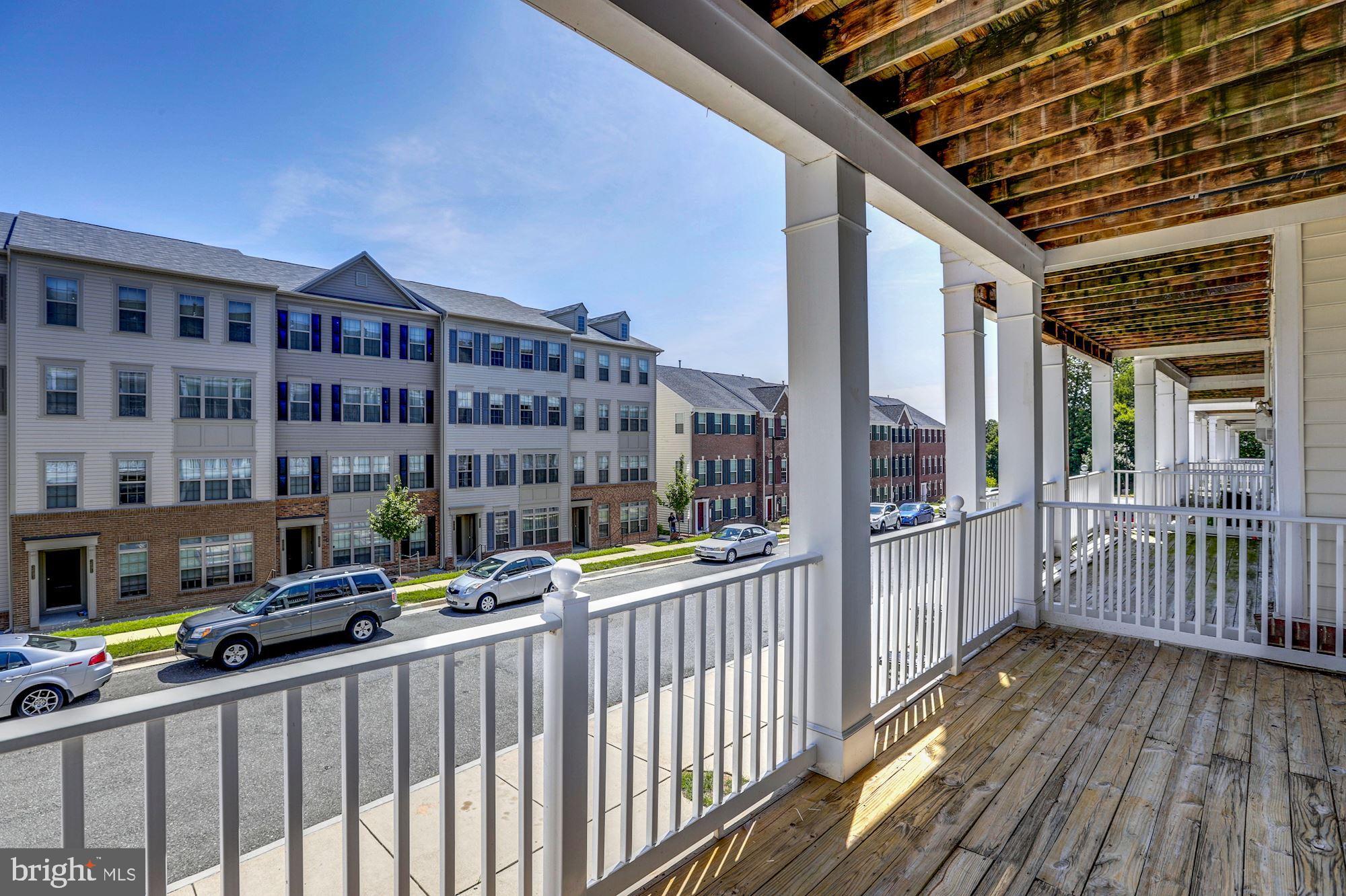 HAMPTON SQUARE CONDOMINIUMS - Residential