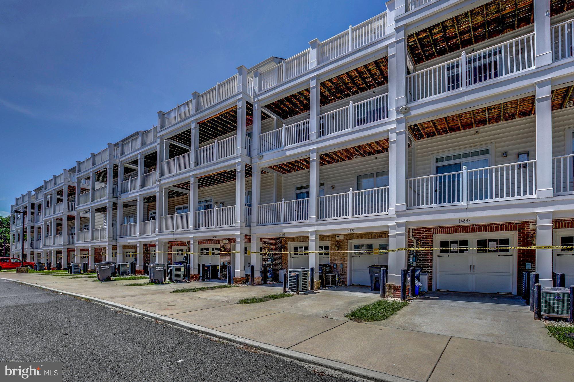 HAMPTON SQUARE CONDOMINIUMS - Residential