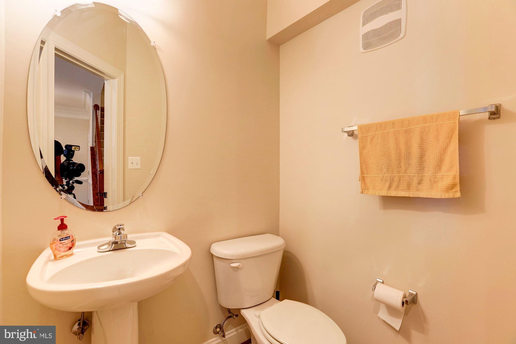 HAMPTON SQUARE CONDOMINIUMS - Residential