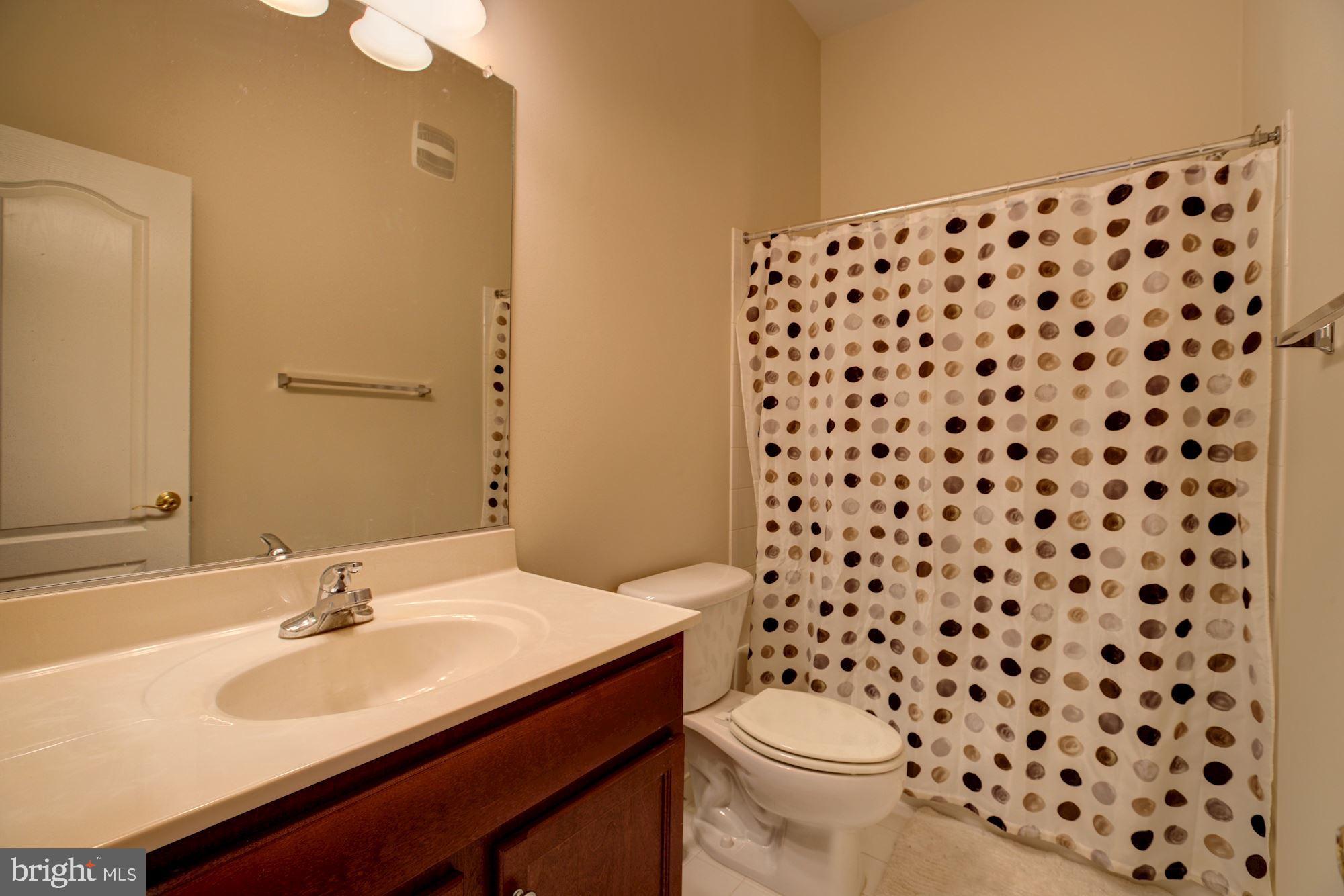 HAMPTON SQUARE CONDOMINIUMS - Residential