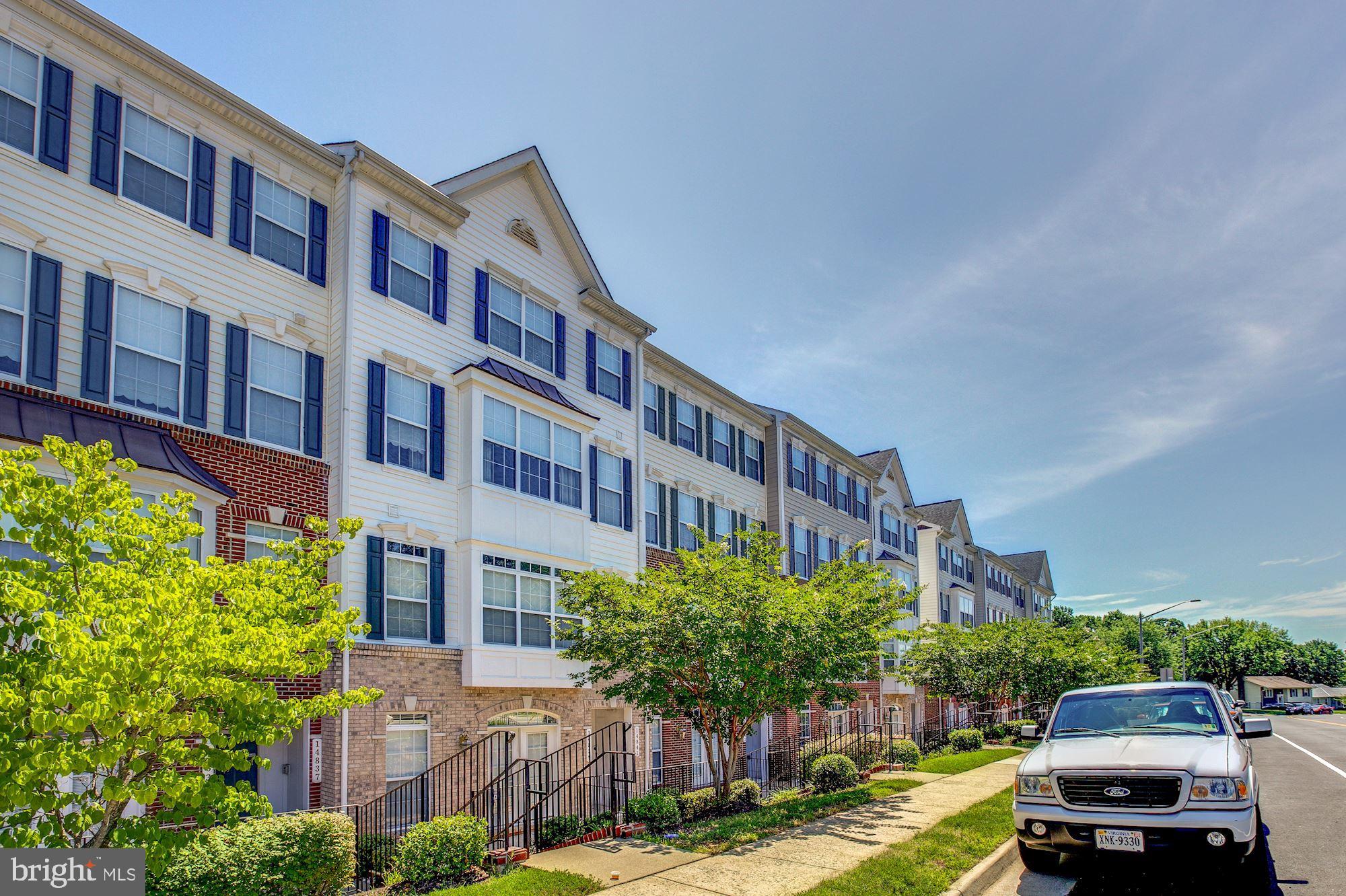 HAMPTON SQUARE CONDOMINIUMS - Residential