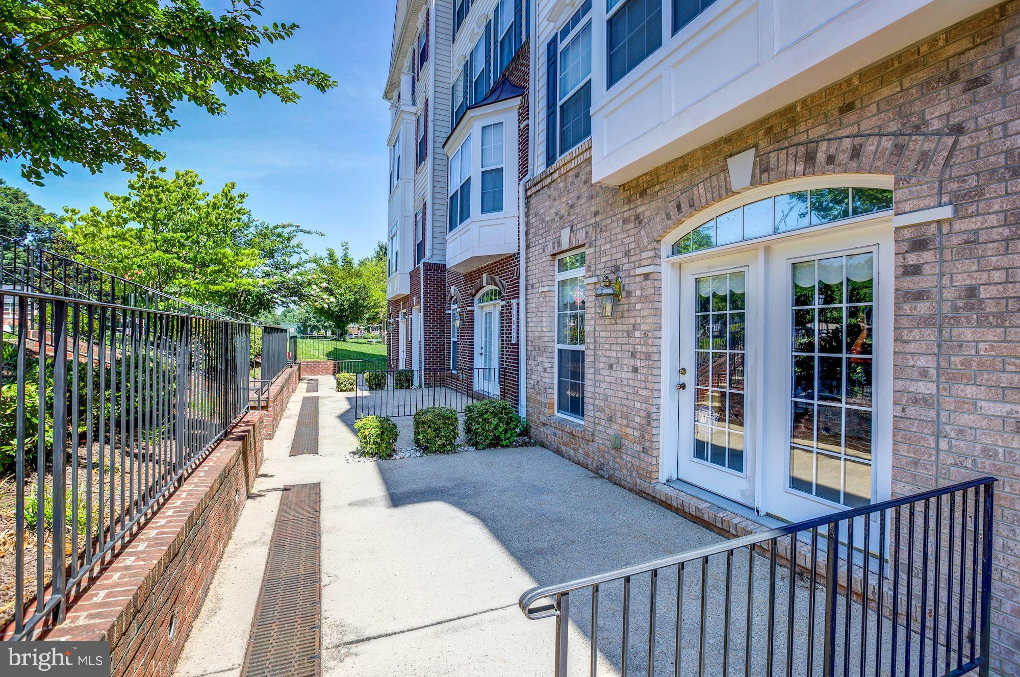 HAMPTON SQUARE CONDOMINIUMS - Residential