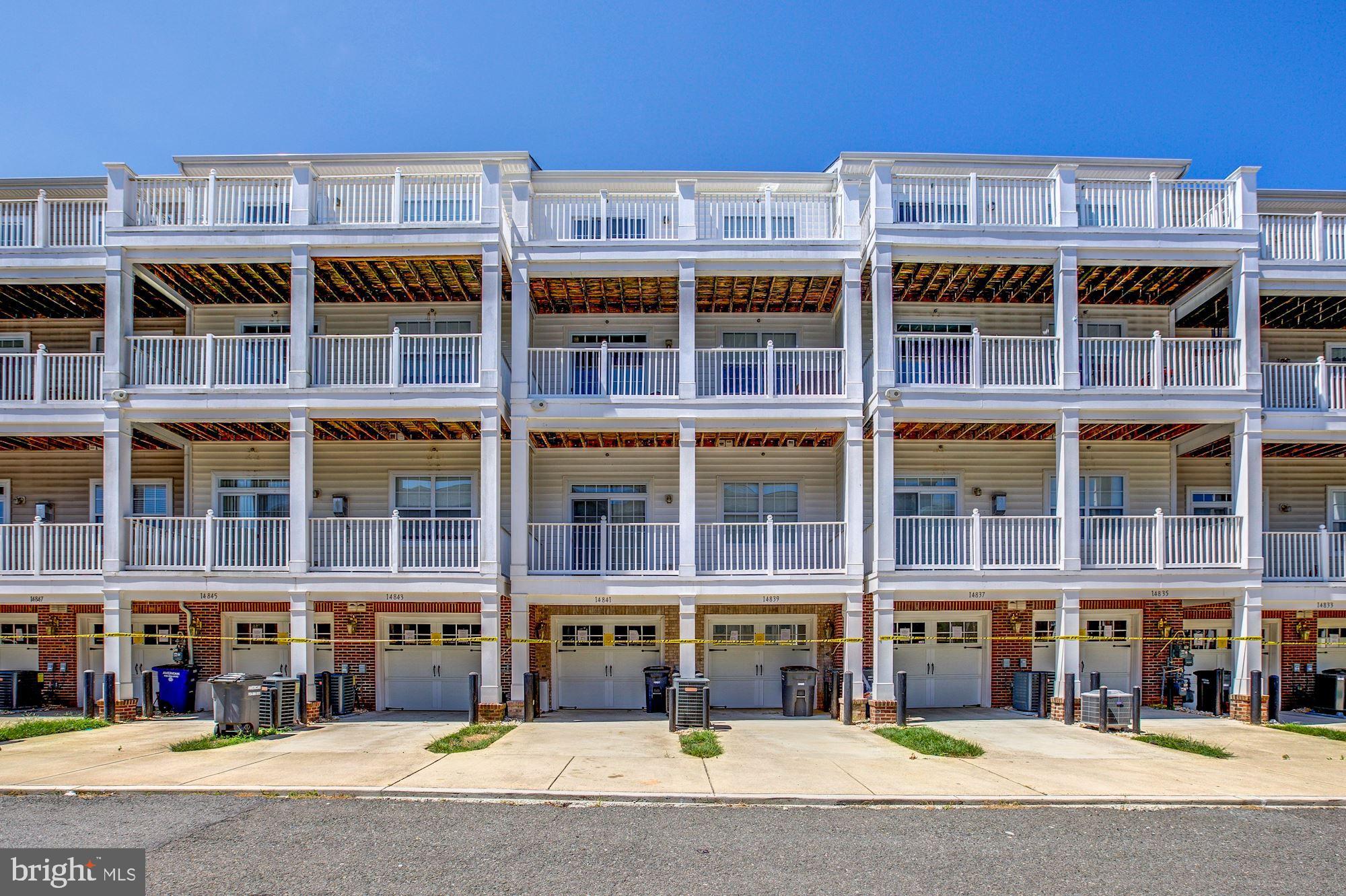 HAMPTON SQUARE CONDOMINIUMS - Residential