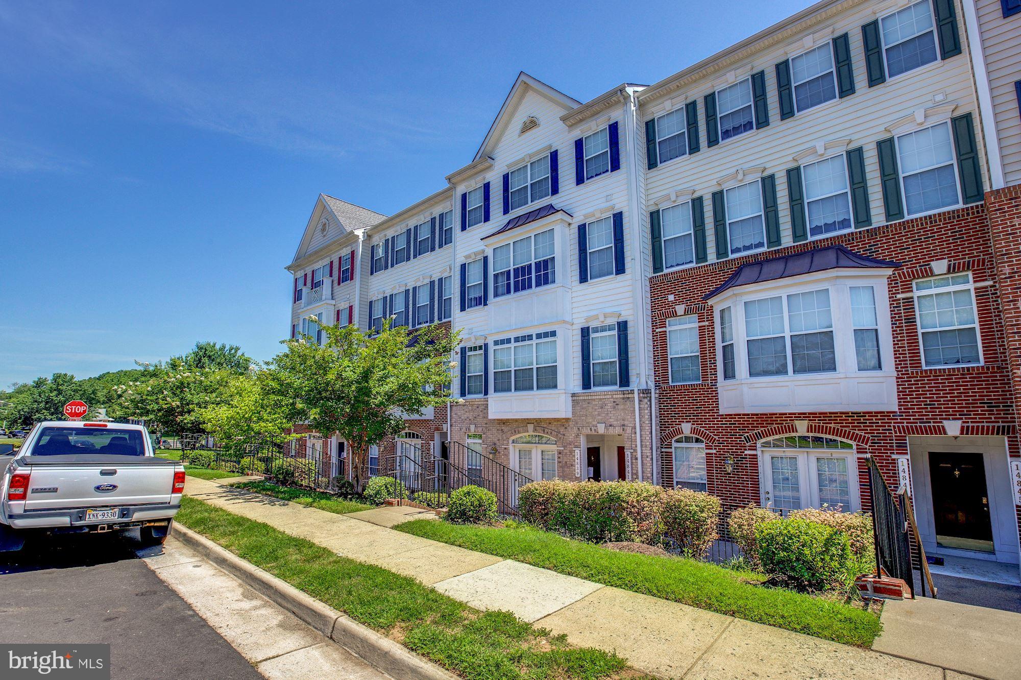 HAMPTON SQUARE CONDOMINIUMS - Residential