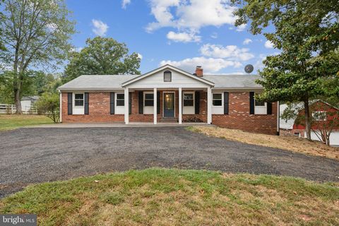 5263 STEWART ROAD SUMERDUCK VA 22742