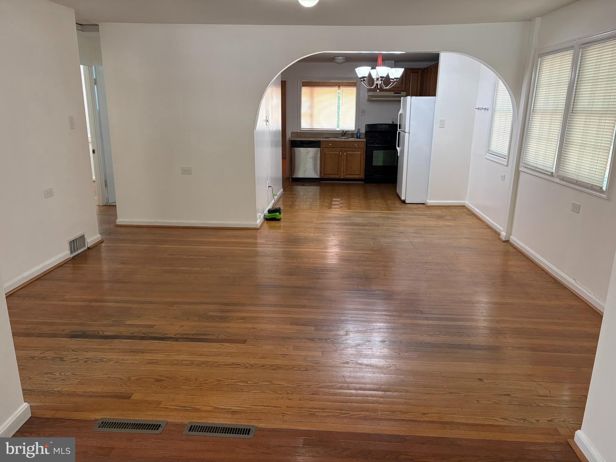 4903 HOLLYWOOD ROAD