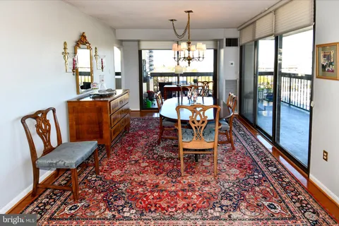 400 Madison Street Unit 1008, Alexandria, VA MLS: VAAX2051438