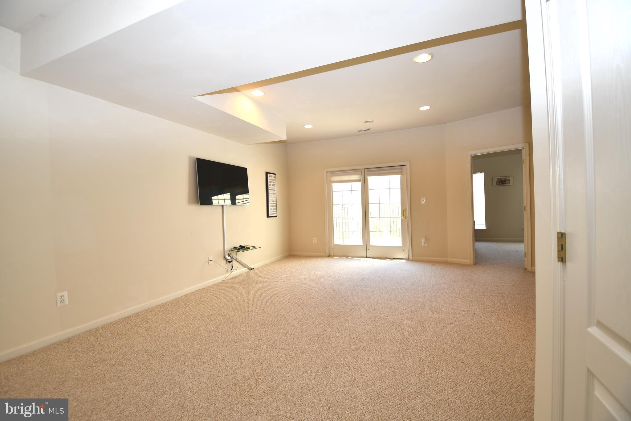LOUDOUN VALLEY ESTATES - Residential Lease