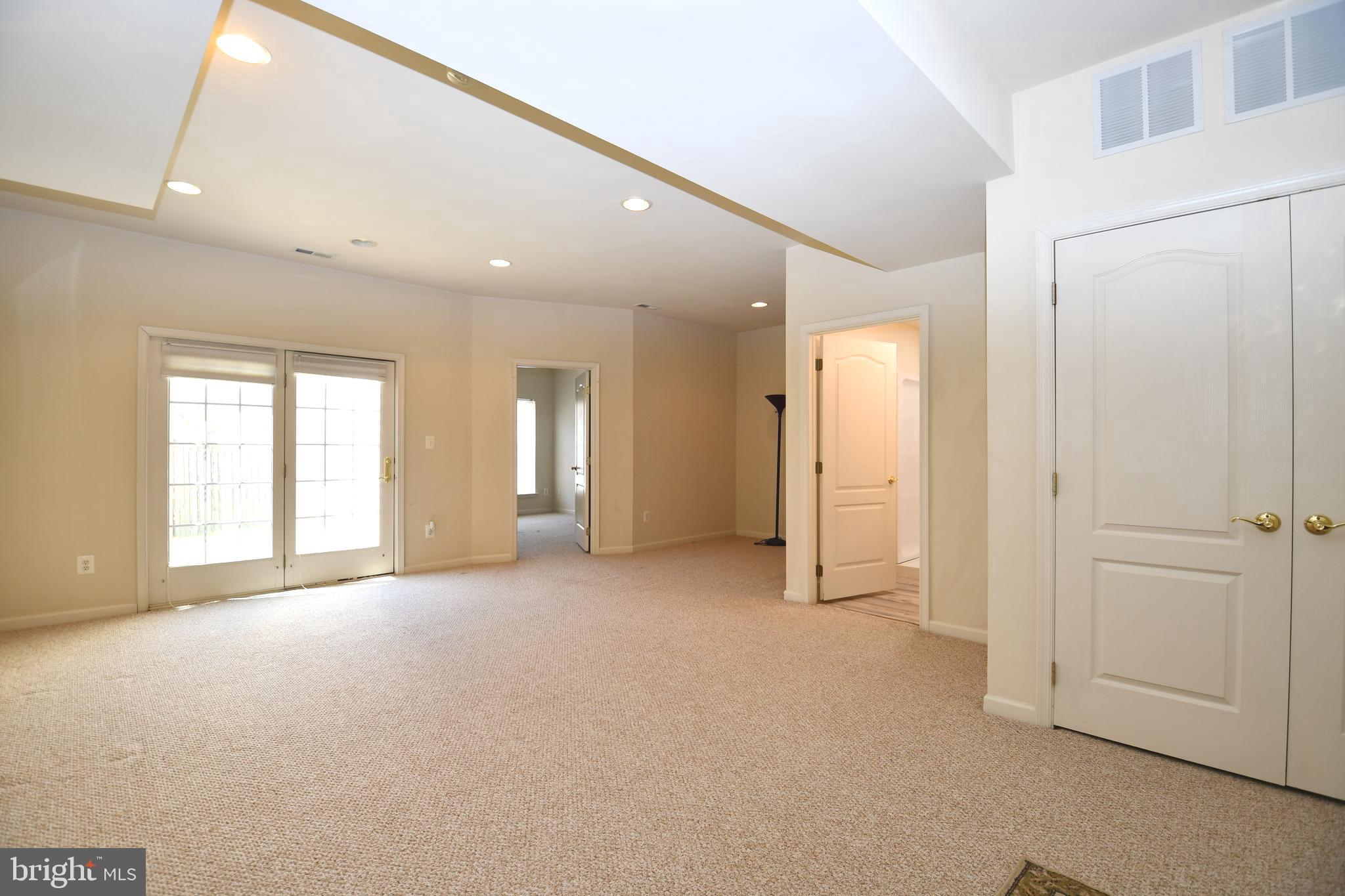 LOUDOUN VALLEY ESTATES - Residential Lease