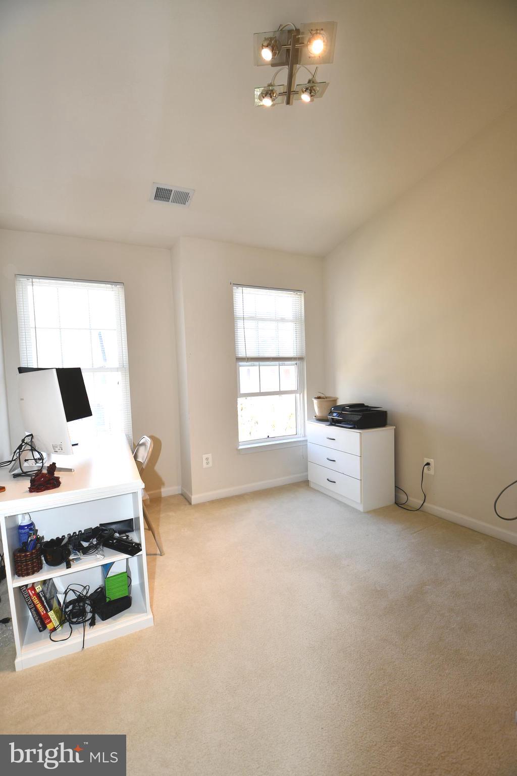 LOUDOUN VALLEY ESTATES - Residential Lease