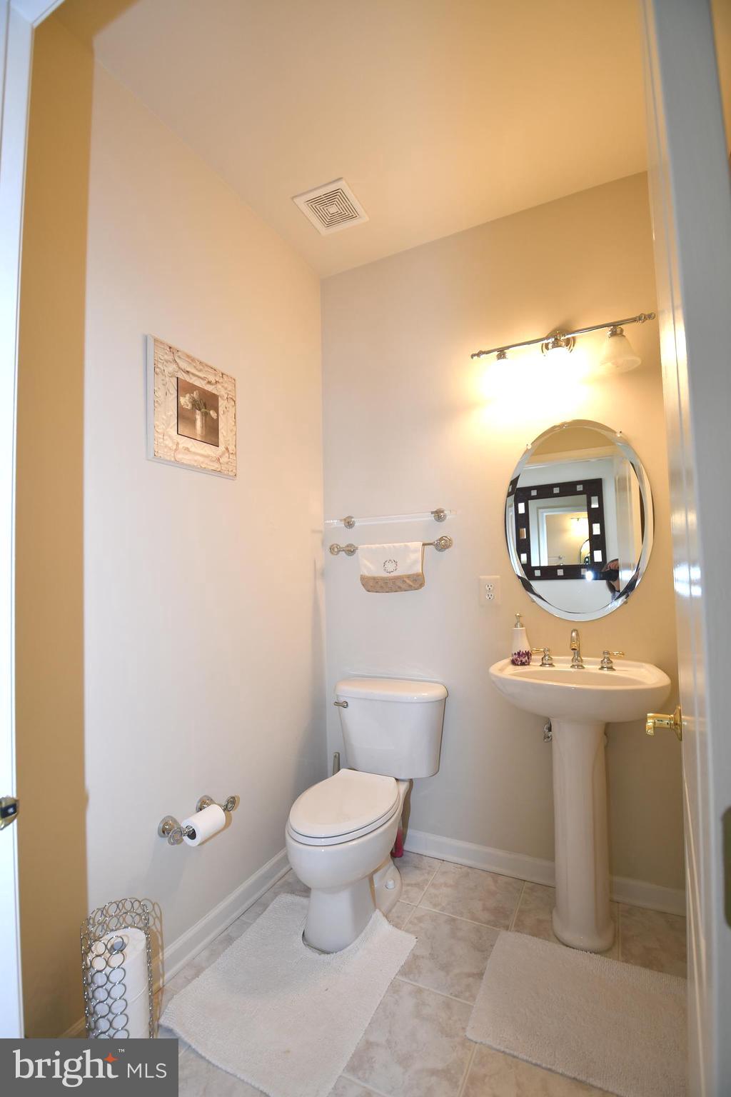 LOUDOUN VALLEY ESTATES - Residential Lease