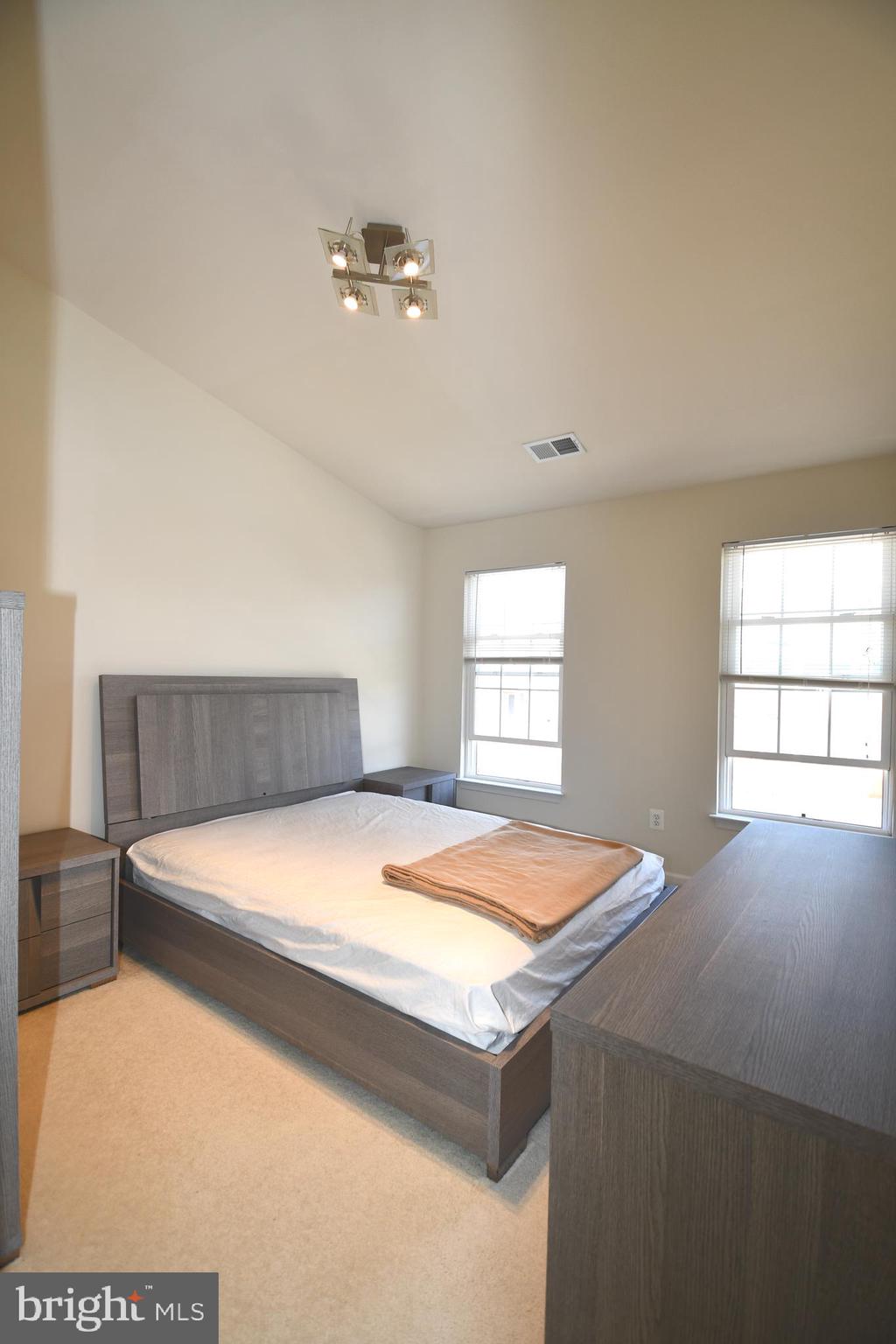 LOUDOUN VALLEY ESTATES - Residential Lease