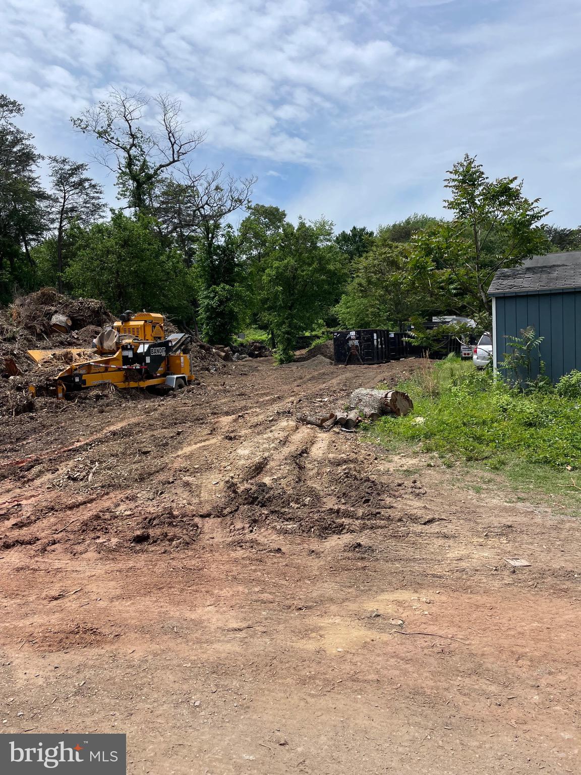 ARUNDEL MANOR - Land