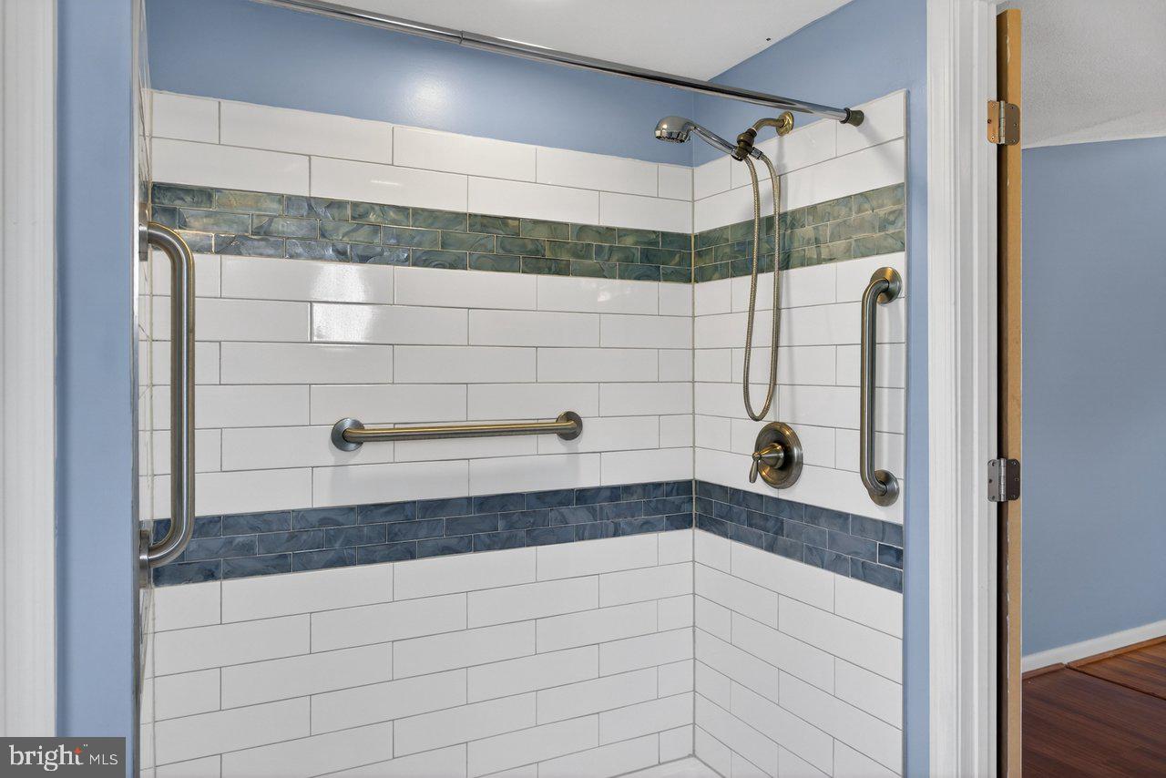 AVONDALE ACRES - Residential