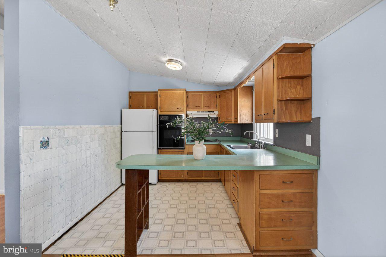 AVONDALE ACRES - Residential