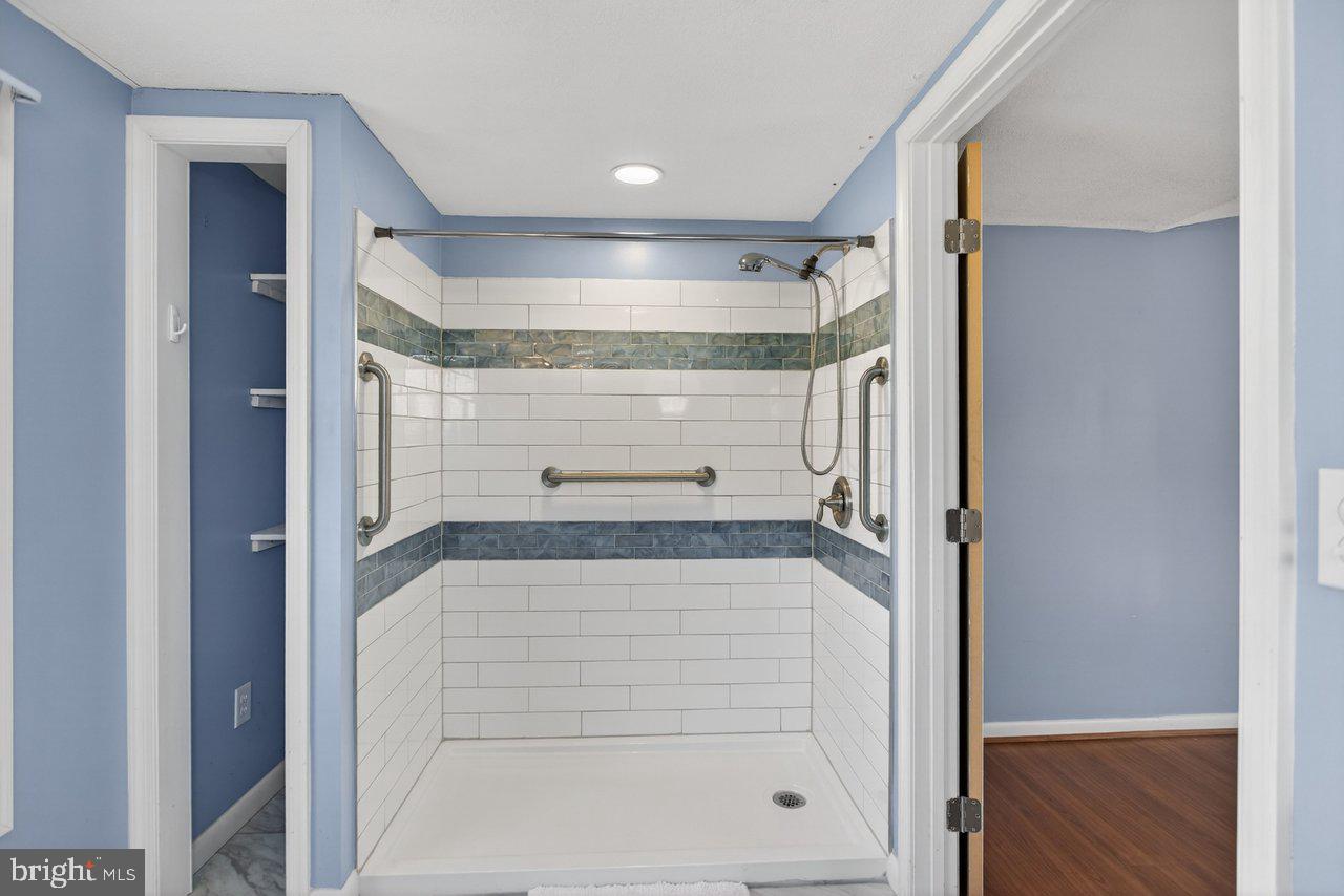 AVONDALE ACRES - Residential