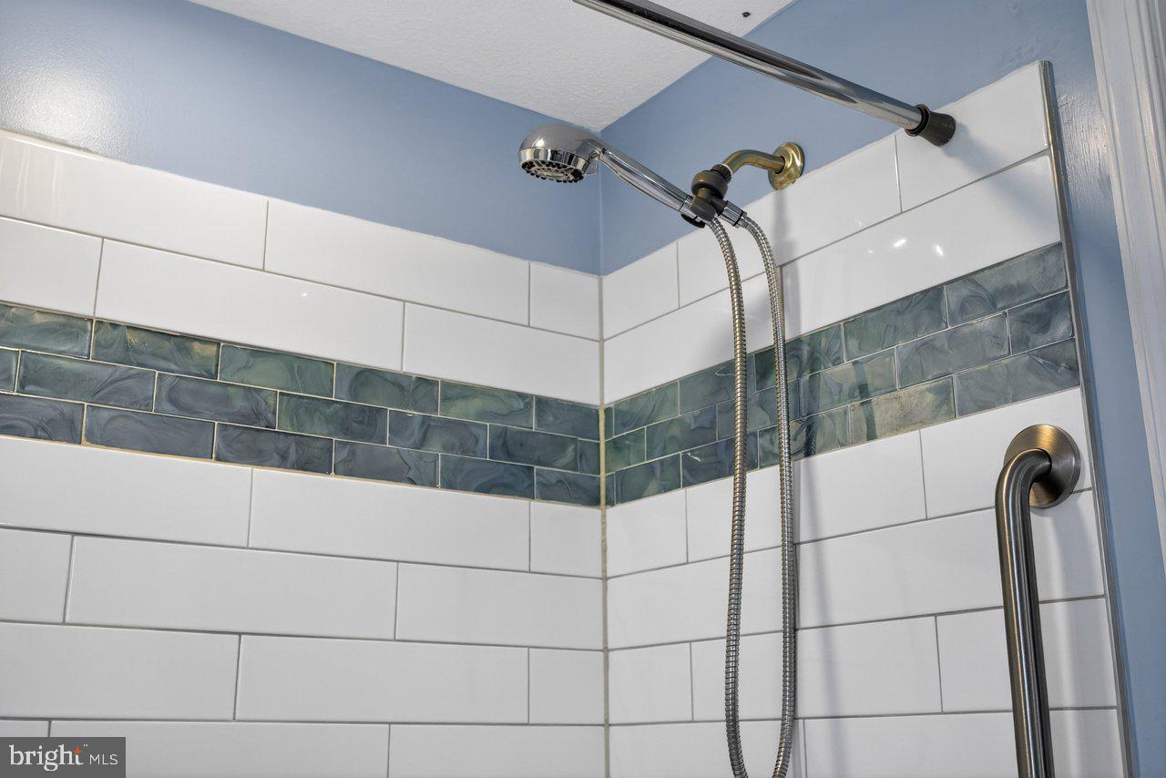 AVONDALE ACRES - Residential