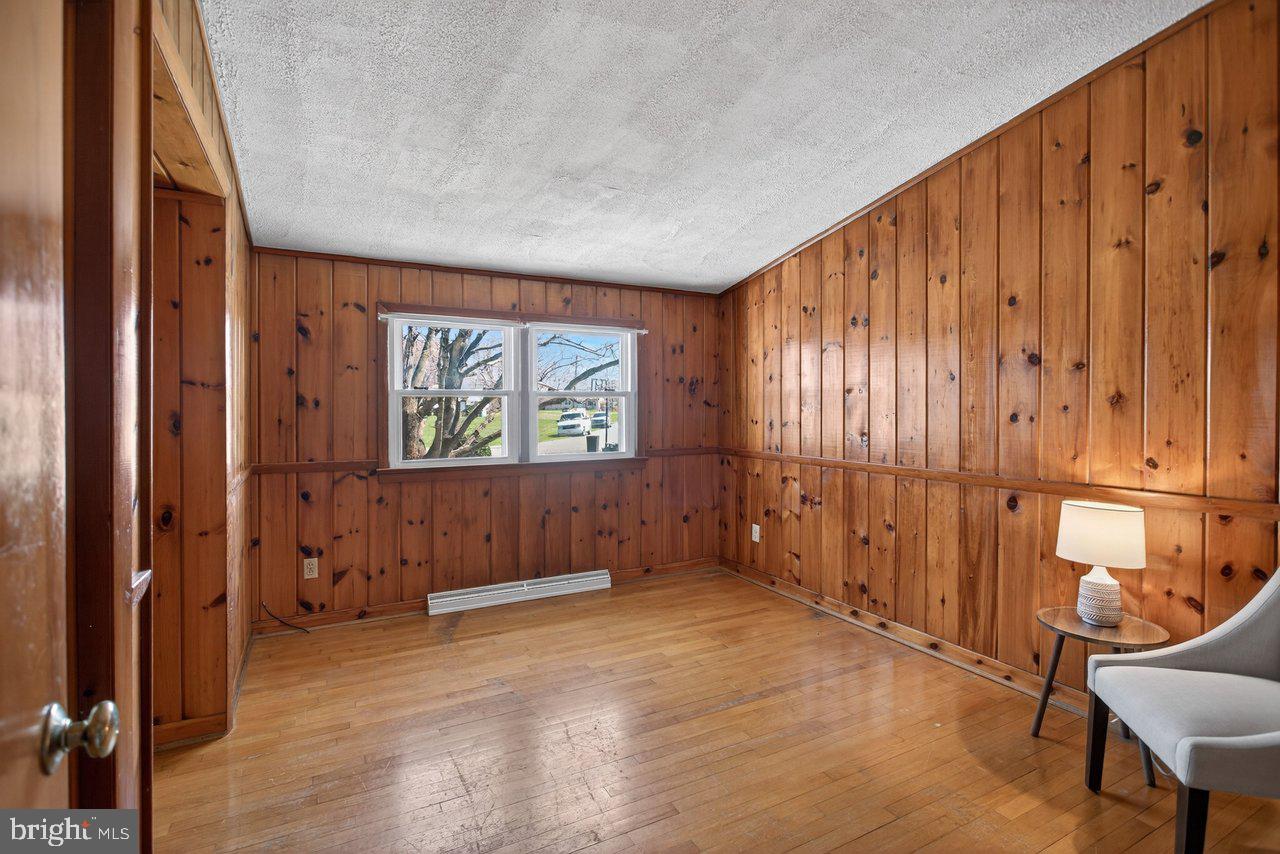 AVONDALE ACRES - Residential