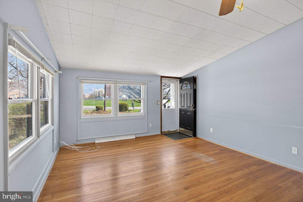 AVONDALE ACRES - Residential