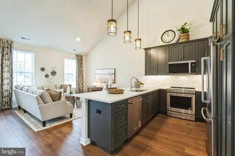 102 Cedar Circle Unit 72, Levittown, PA 19055 - #: PABU2093134
