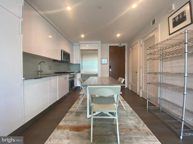 45 SUTTON SQUARE SW 1111