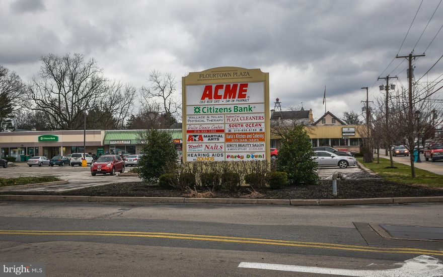 Great visibility in the heart of Flourtown Plaza "Acme" center. Join a variety of tenants with excellent signage  and great parking . Bus at door and just minutes  to Chestnut Hill, Pa Turnpike, and Blue Route . Two other stores available. (both larger ) Call listing agent for details. . Great retail location .
Unit is 520  sf =/- Other spaces available 750 sf, 1050 sf, and 3900 sf