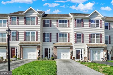 Photo of 316 Cape Climb, YORK, PA 17408 (MLS # PAYK2100744)