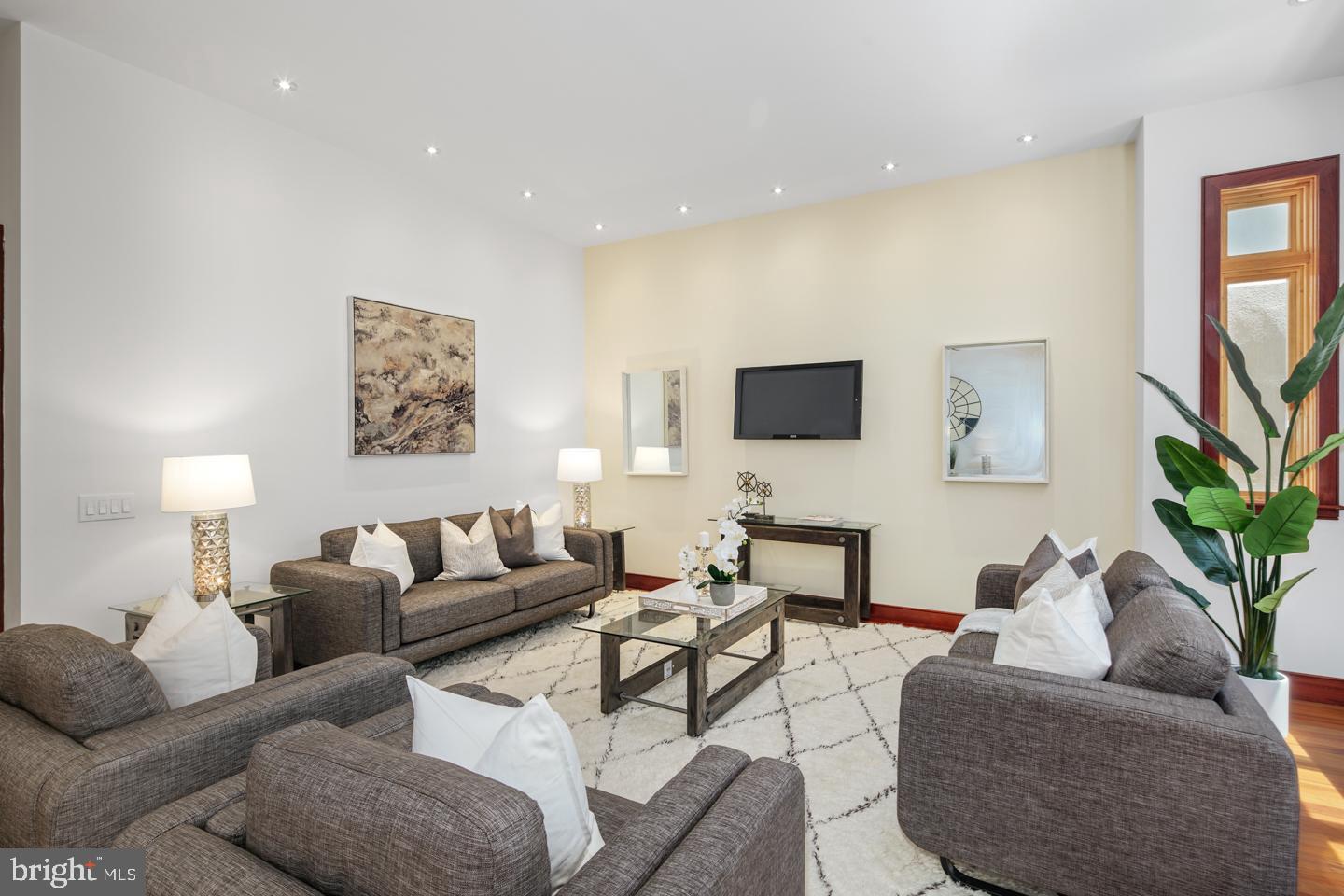 WASHINGTON SQ WEST - Residential