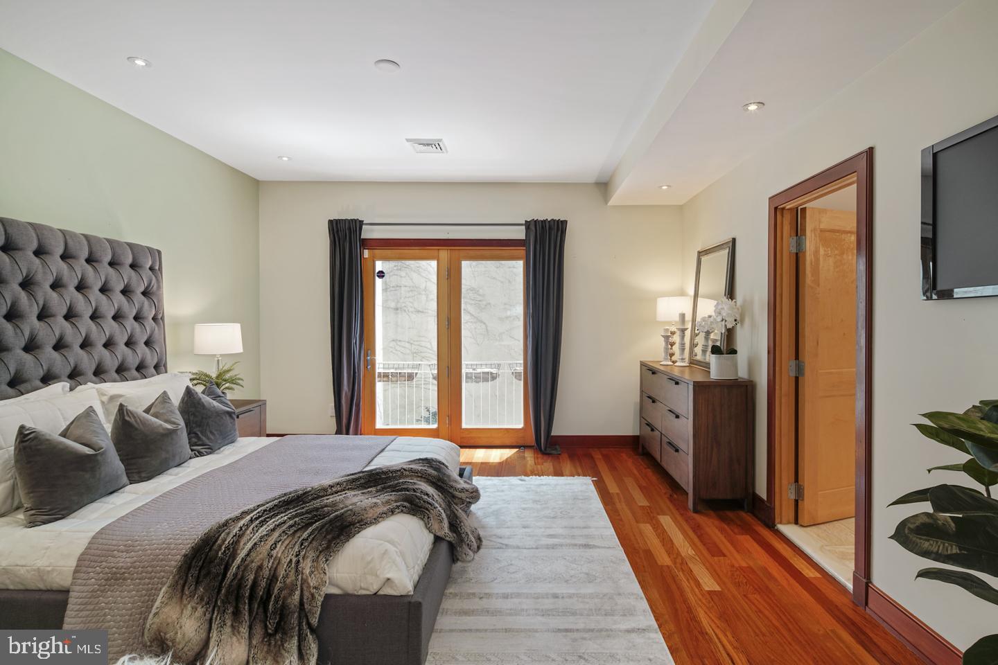 WASHINGTON SQ WEST - Residential