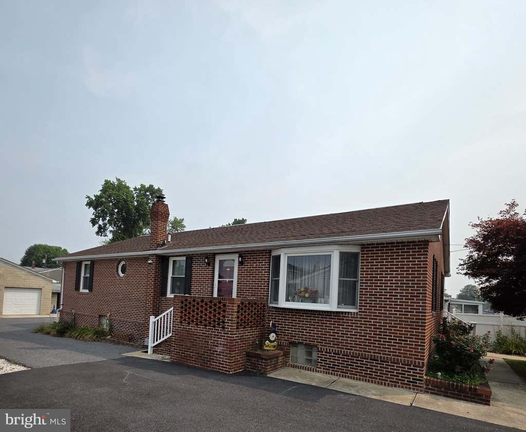 Photo of 402 Delaware Avenue, BALTIMORE, MD 21221 (MLS # MDBC2170626)
