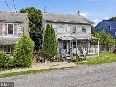 Townhouse For Sale - 439 S Walnut Street<br/> Lehigh County, SLATINGTON, PA 18080