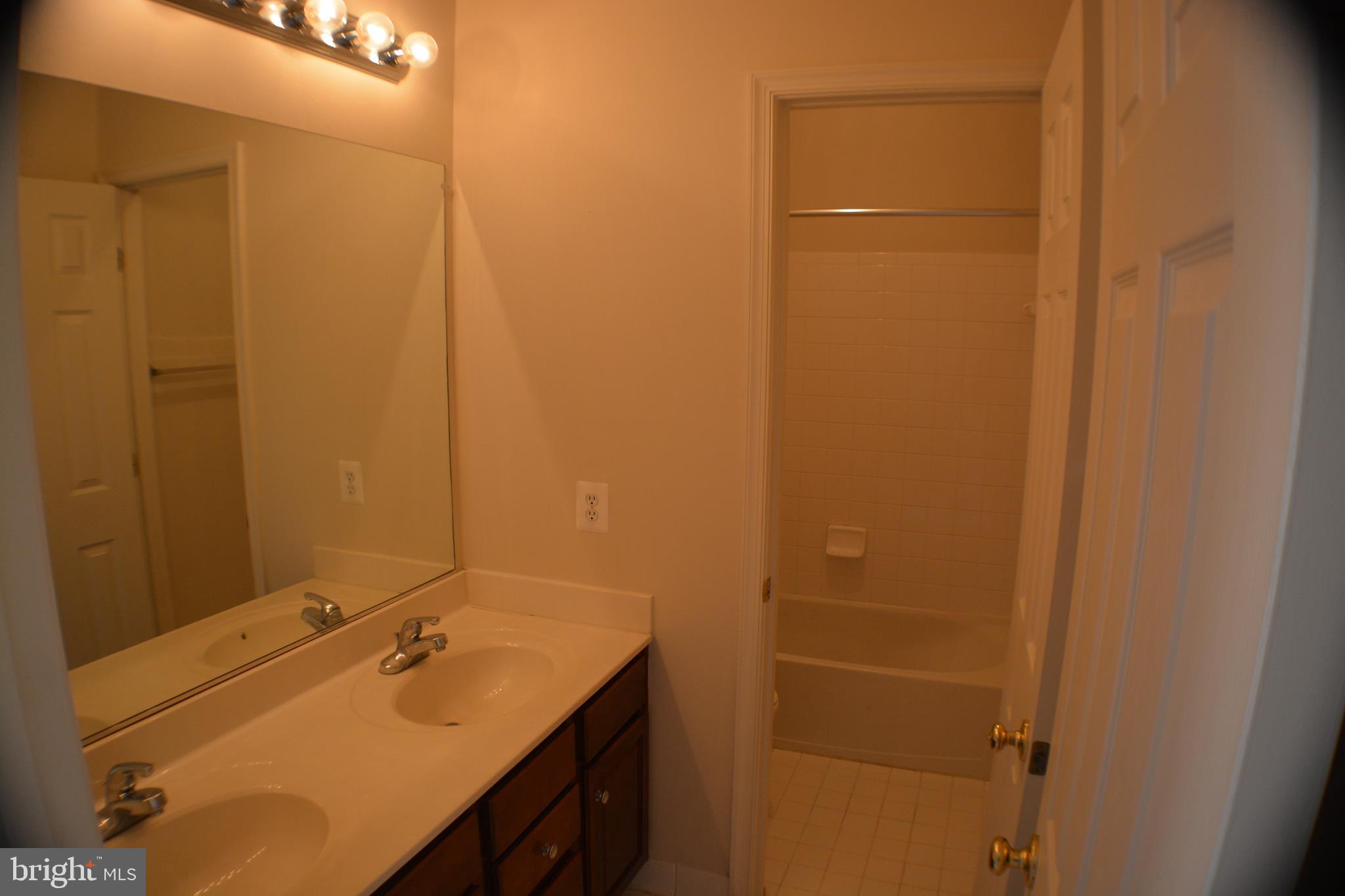 BROAD RUN OAKS - Residential Lease