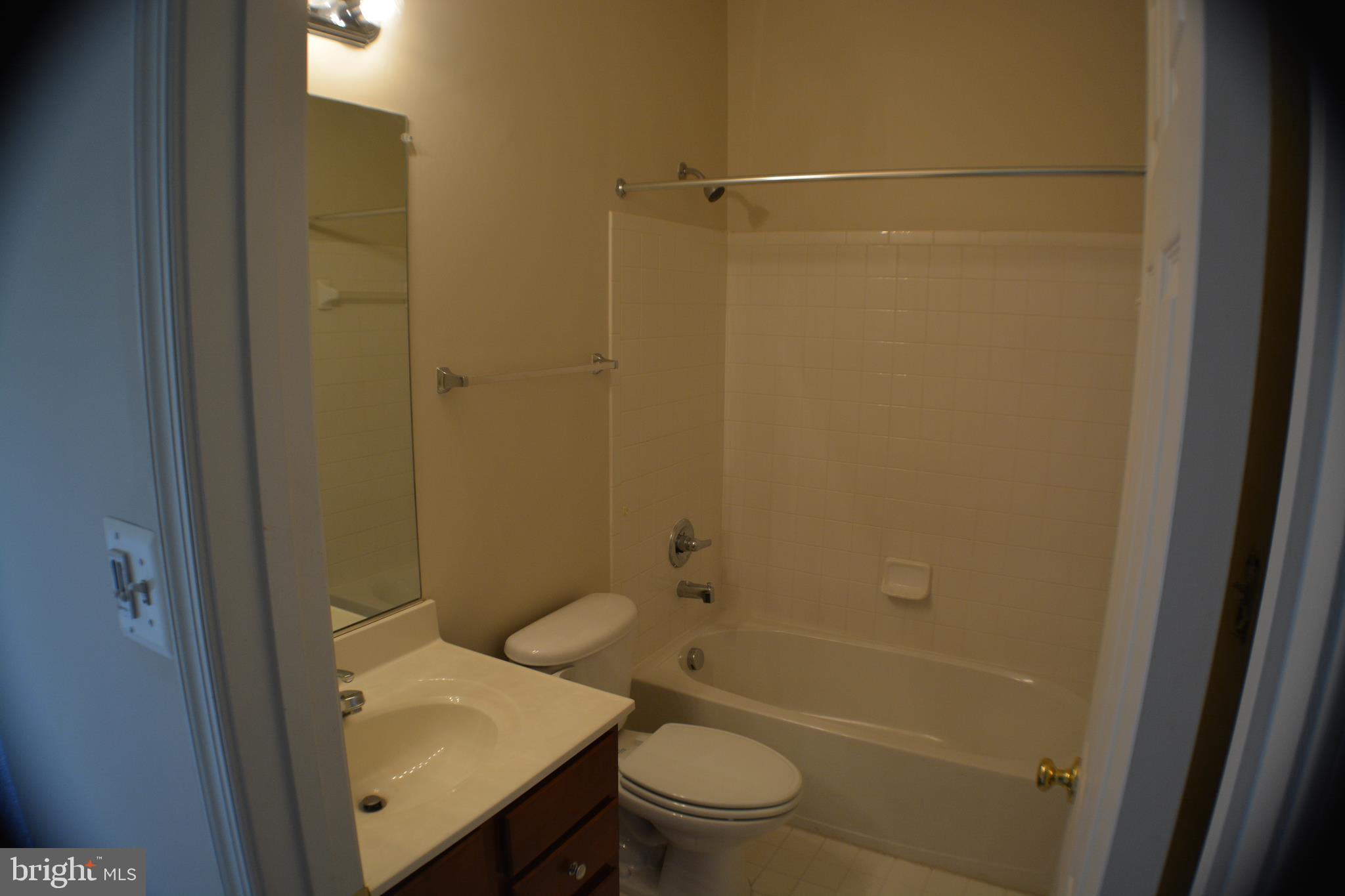 BROAD RUN OAKS - Residential Lease