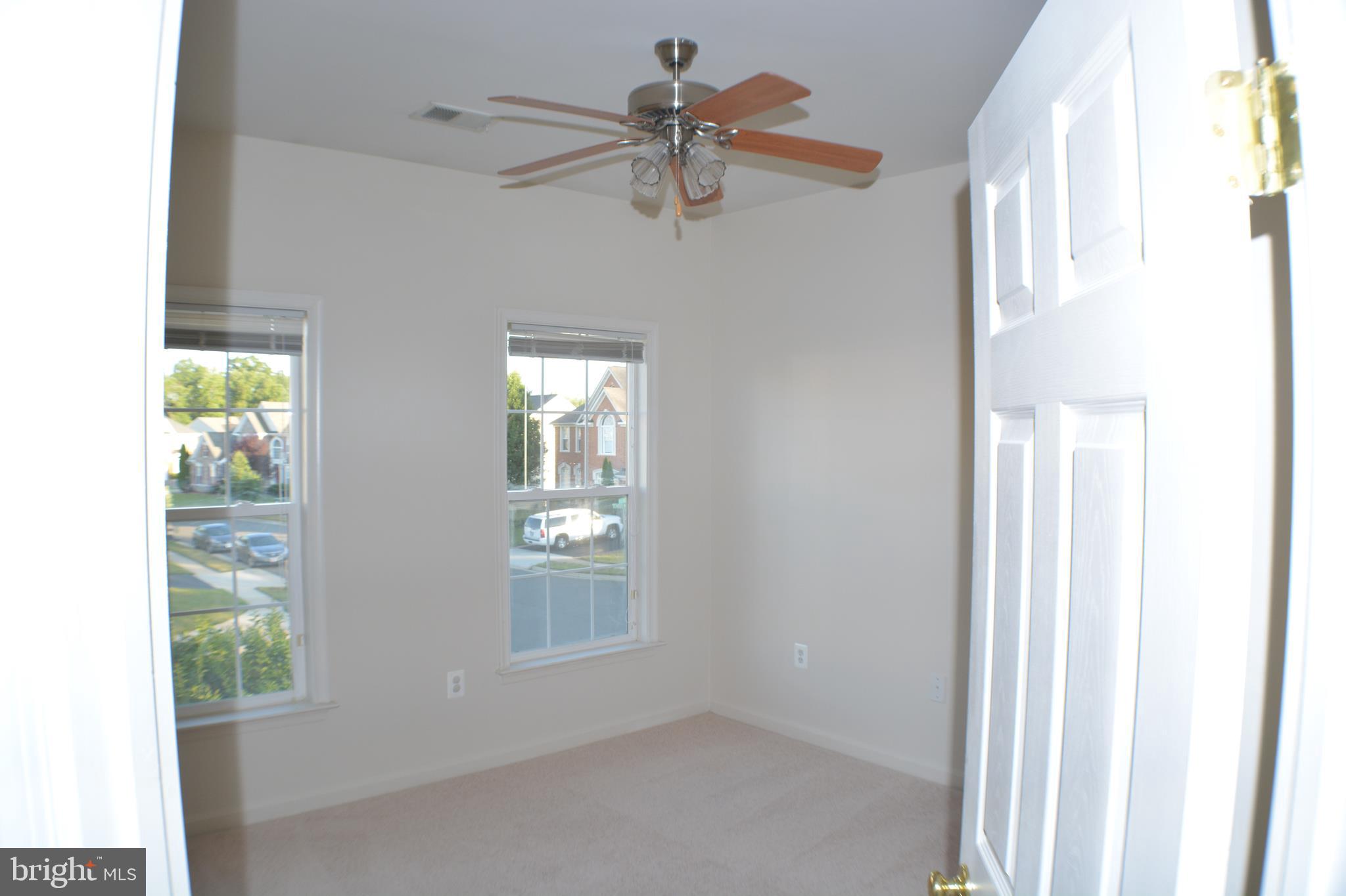 BROAD RUN OAKS - Residential Lease