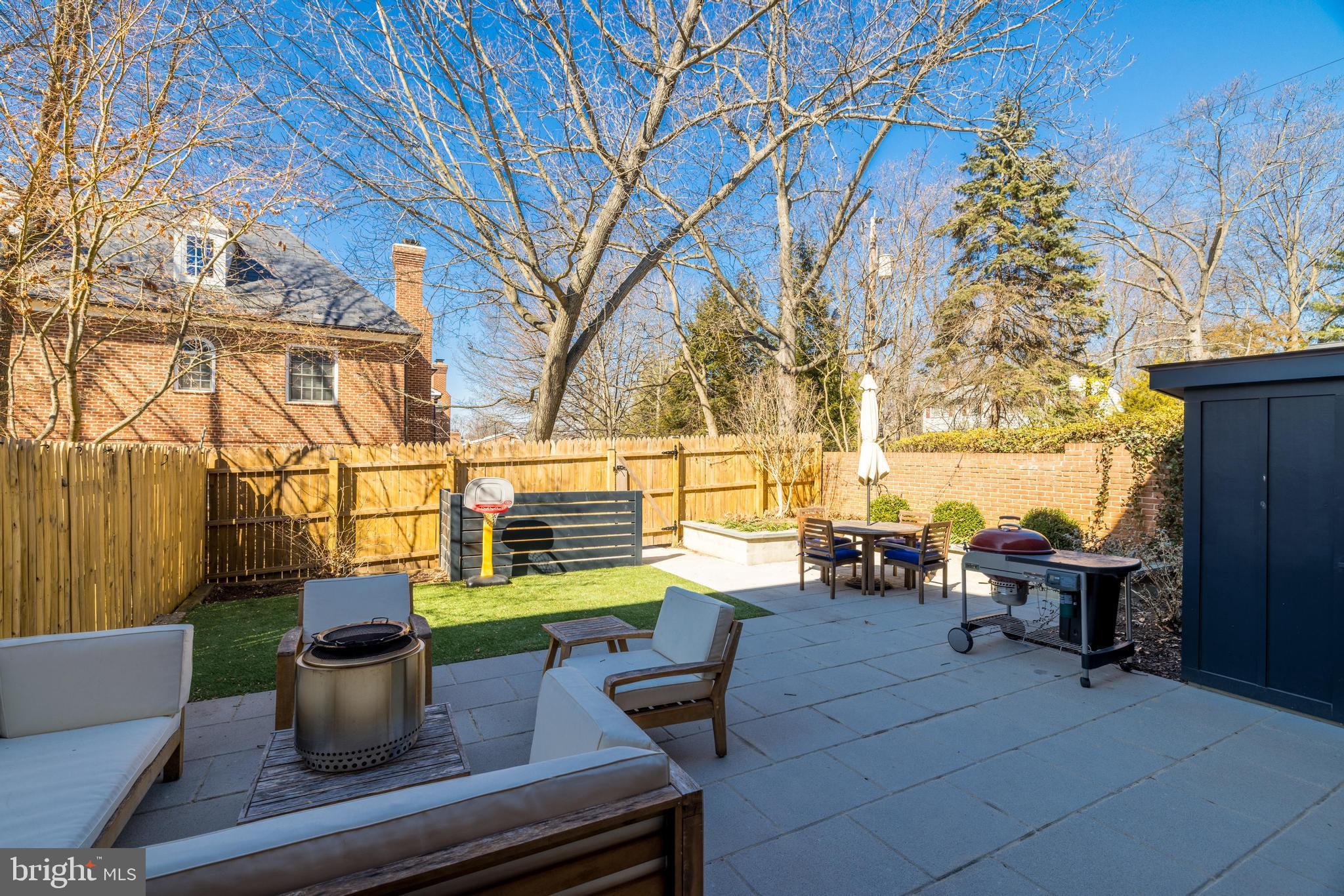 KINGS MANOR TOWNE HOUSES - Residential