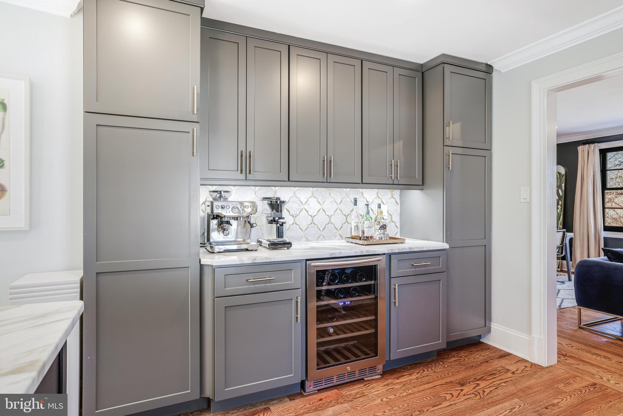 KINGS MANOR TOWNE HOUSES - Residential