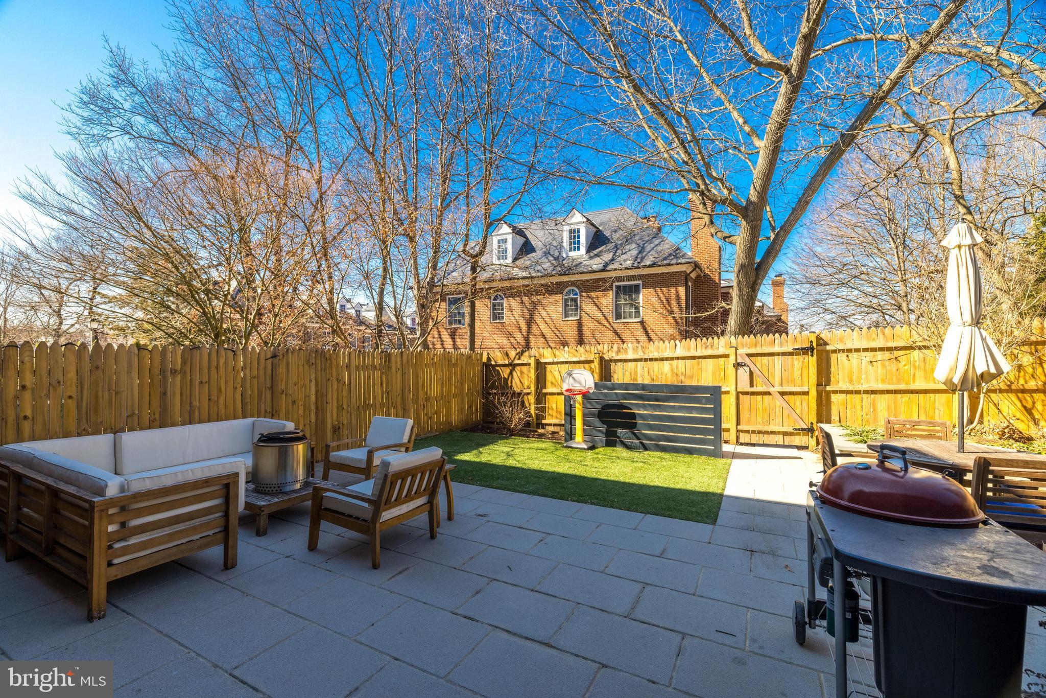 KINGS MANOR TOWNE HOUSES - Residential