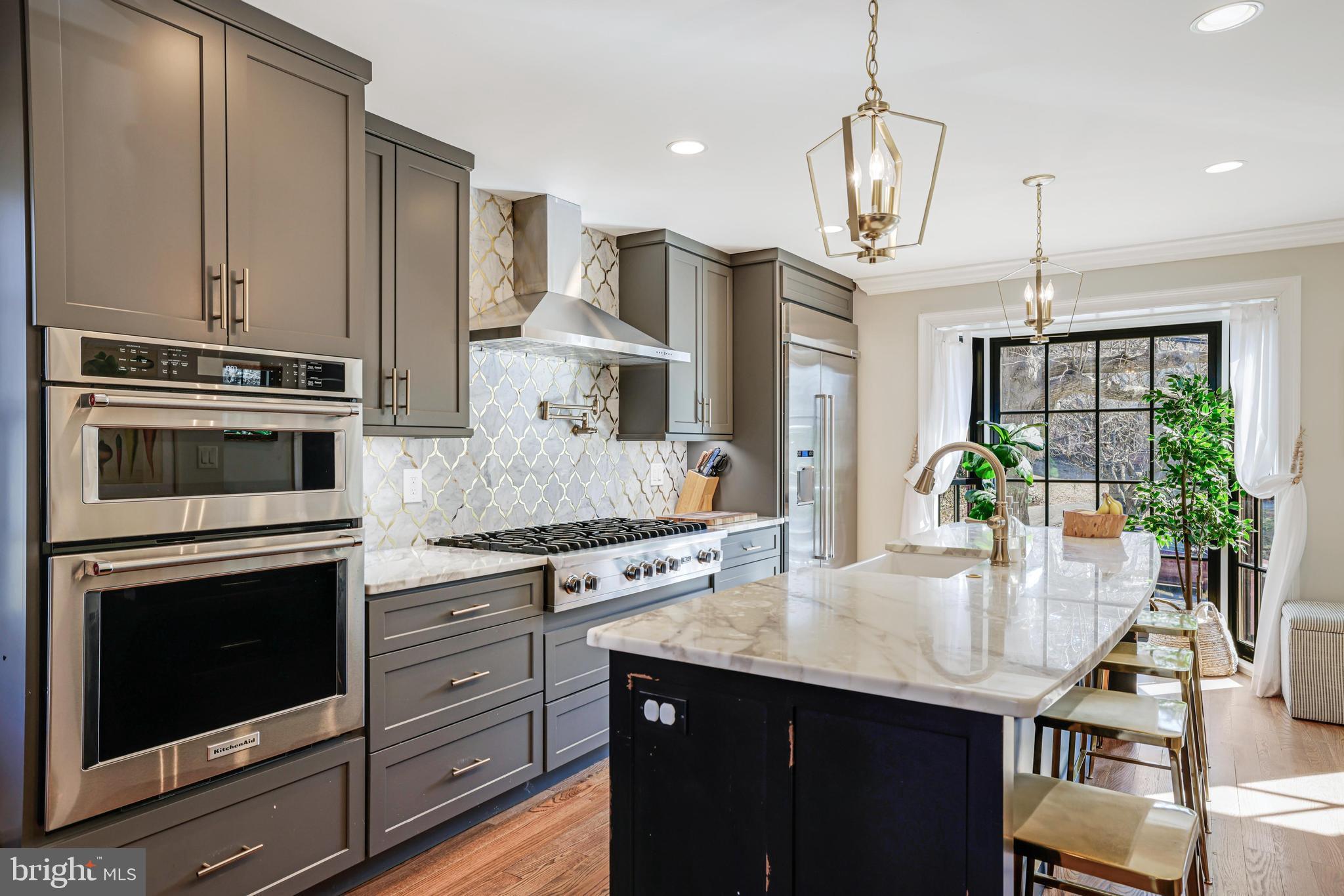 KINGS MANOR TOWNE HOUSES - Residential