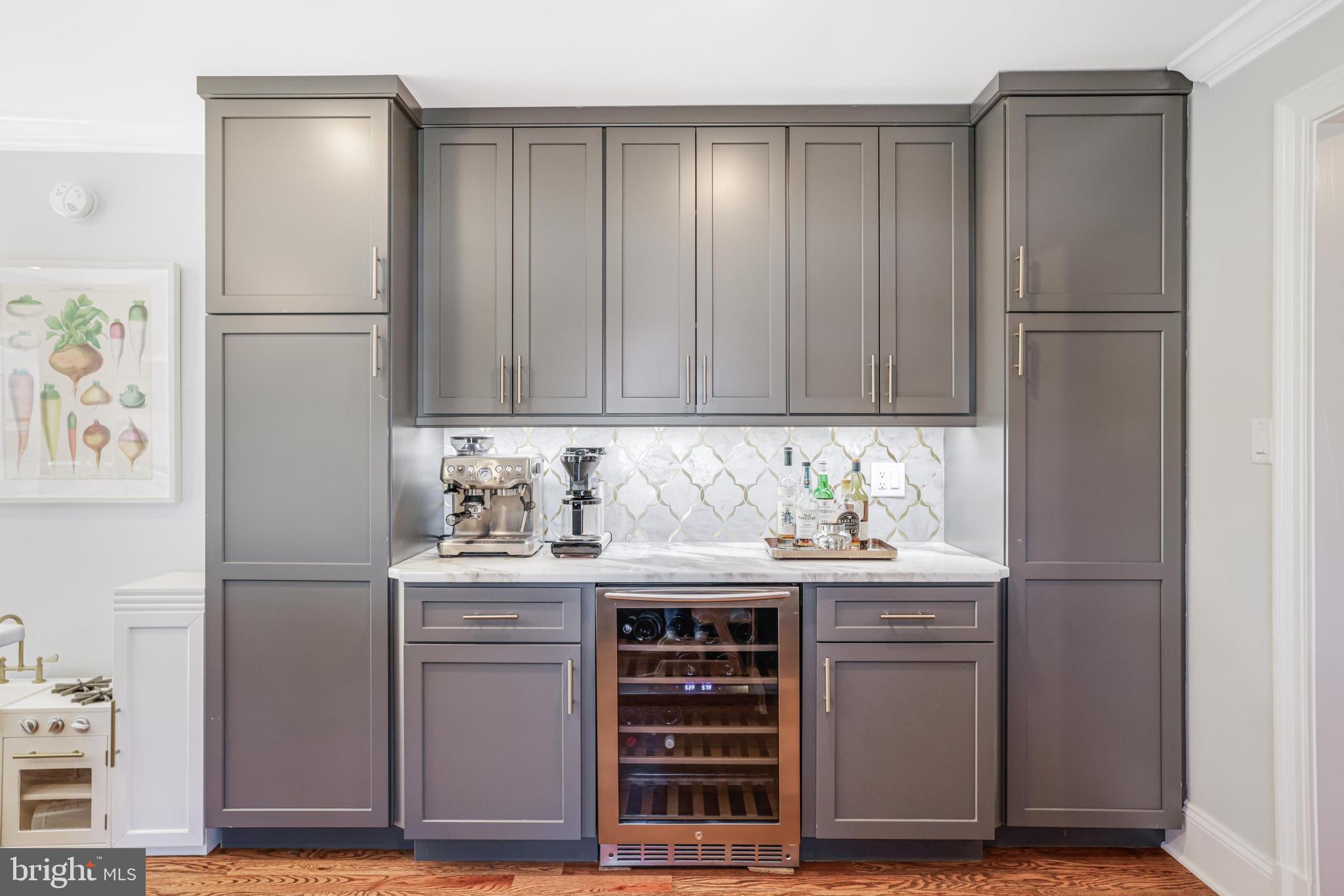 KINGS MANOR TOWNE HOUSES - Residential